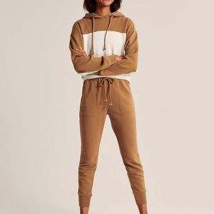 A&F Cloud Joggers in Camel Brown